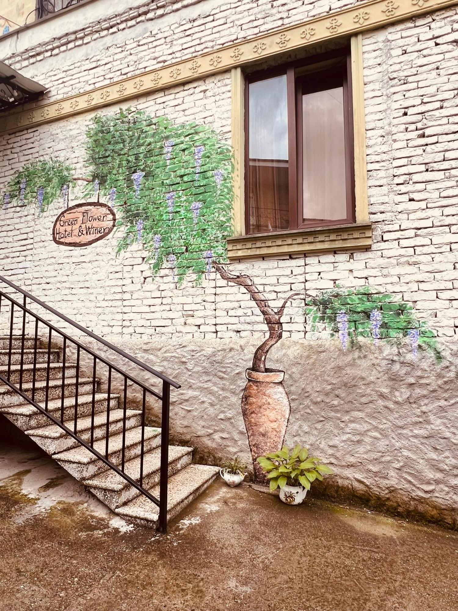 Green Flower Hotel Kutaisi Bagian luar foto
